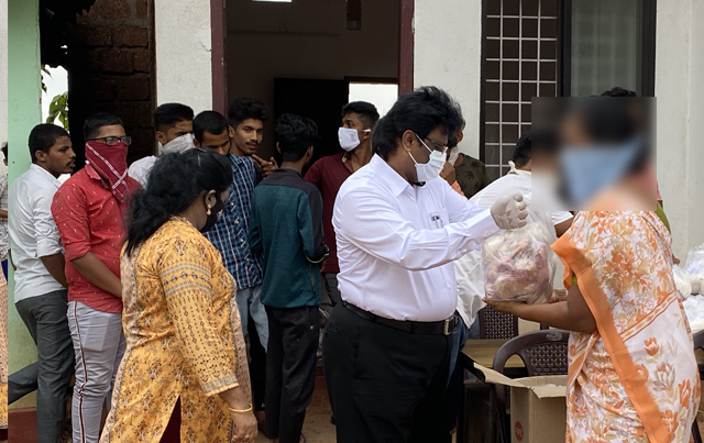 Grace Ministry distributes grocery items to the poor and needy in Mangalore who are facing issues in managing food items due to National COVID 19 lockdown. 